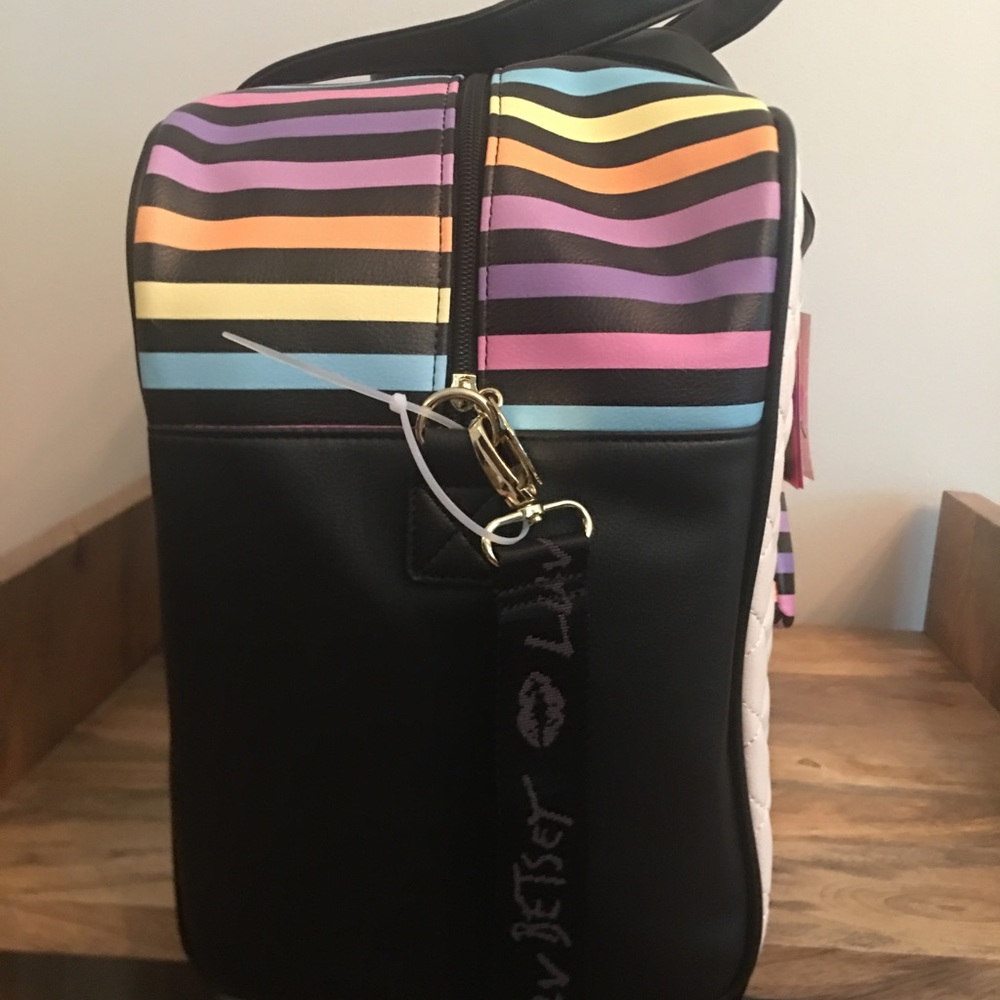 LAST ONE! NWT Betsey Johnson Weekender Bag - Picture 2 of 7